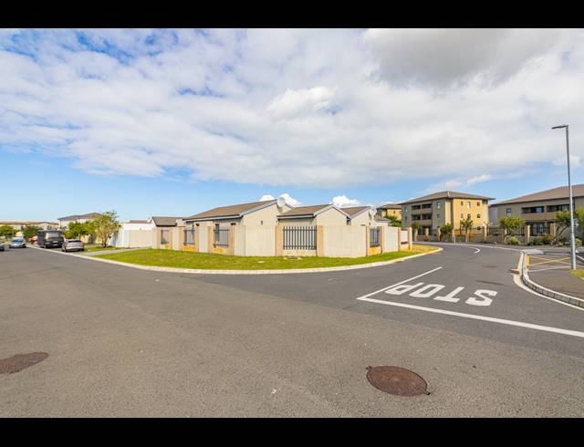 3 BEDROOM FREEHOLD FOR SALE IN PARKLANDS